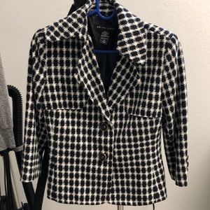Like new!!! Black and white blazer